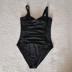 One piece swimsuit/bikini size 10